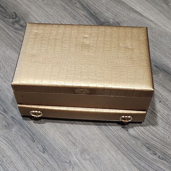 XL Vintage Buxton Metallic Gold Texrured Jewelry Box - Picture 1 of 12